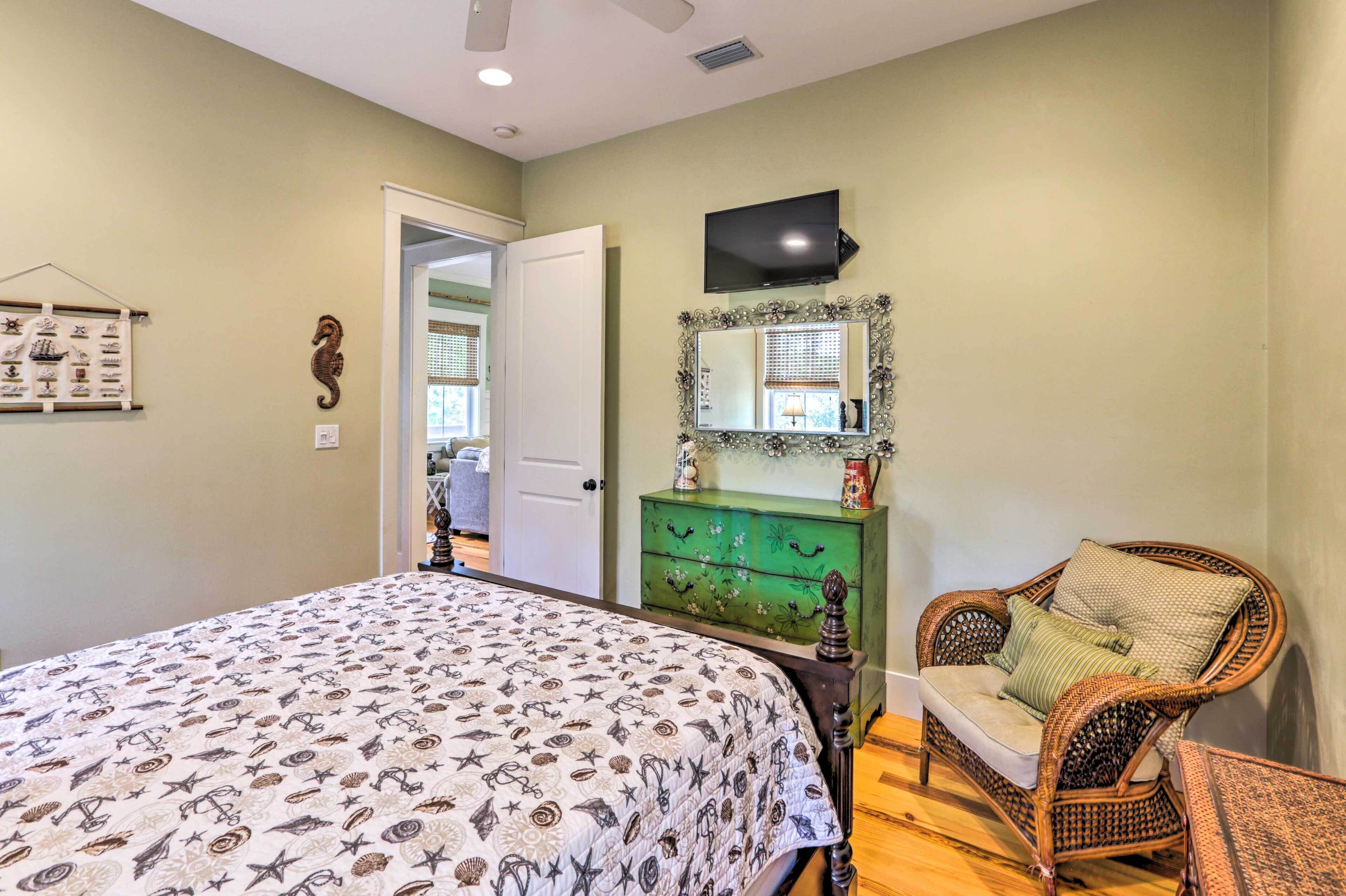 Breezy Home w/ Grills, Pool & Beach Access!