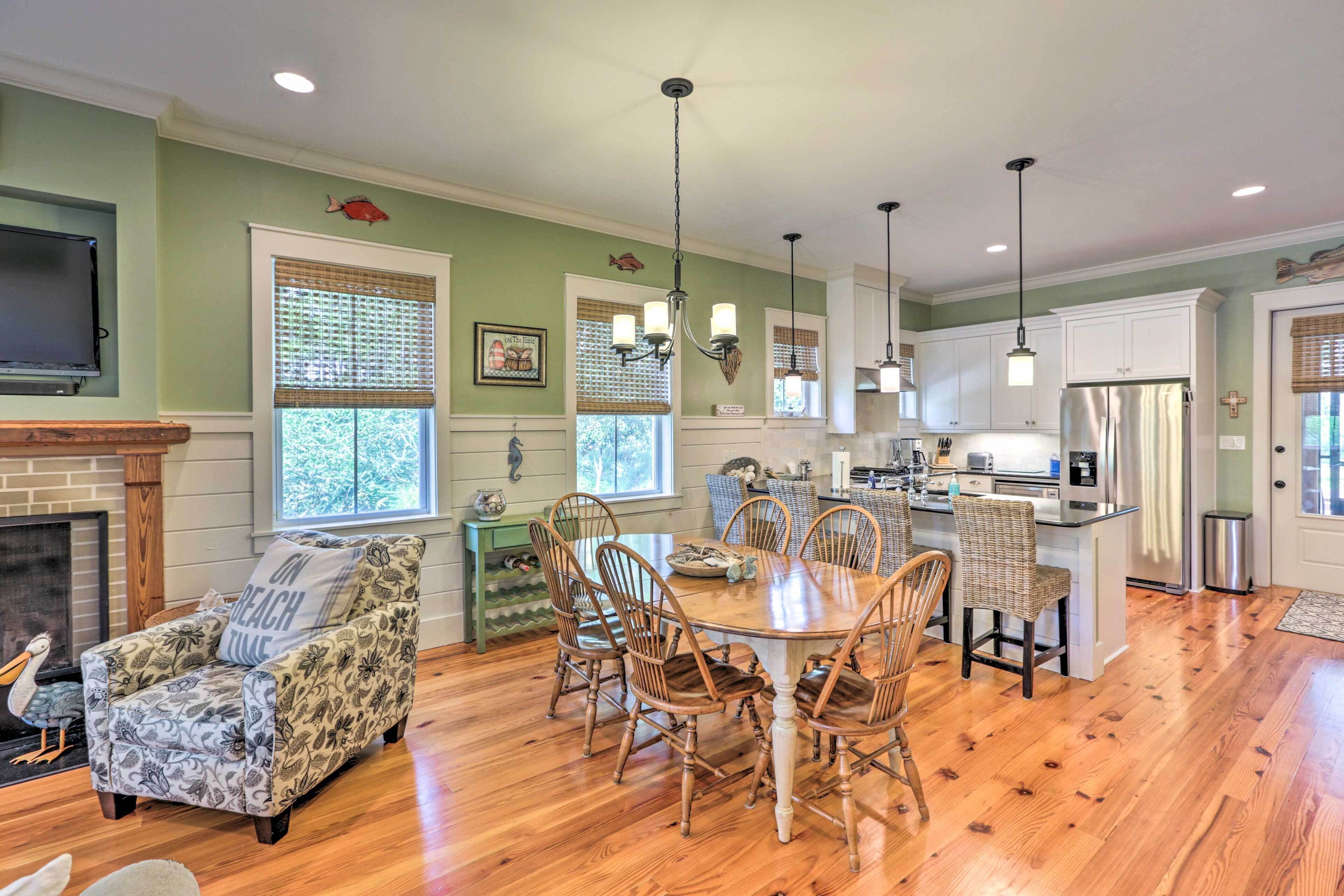 Breezy Home w/ Grills, Pool & Beach Access!