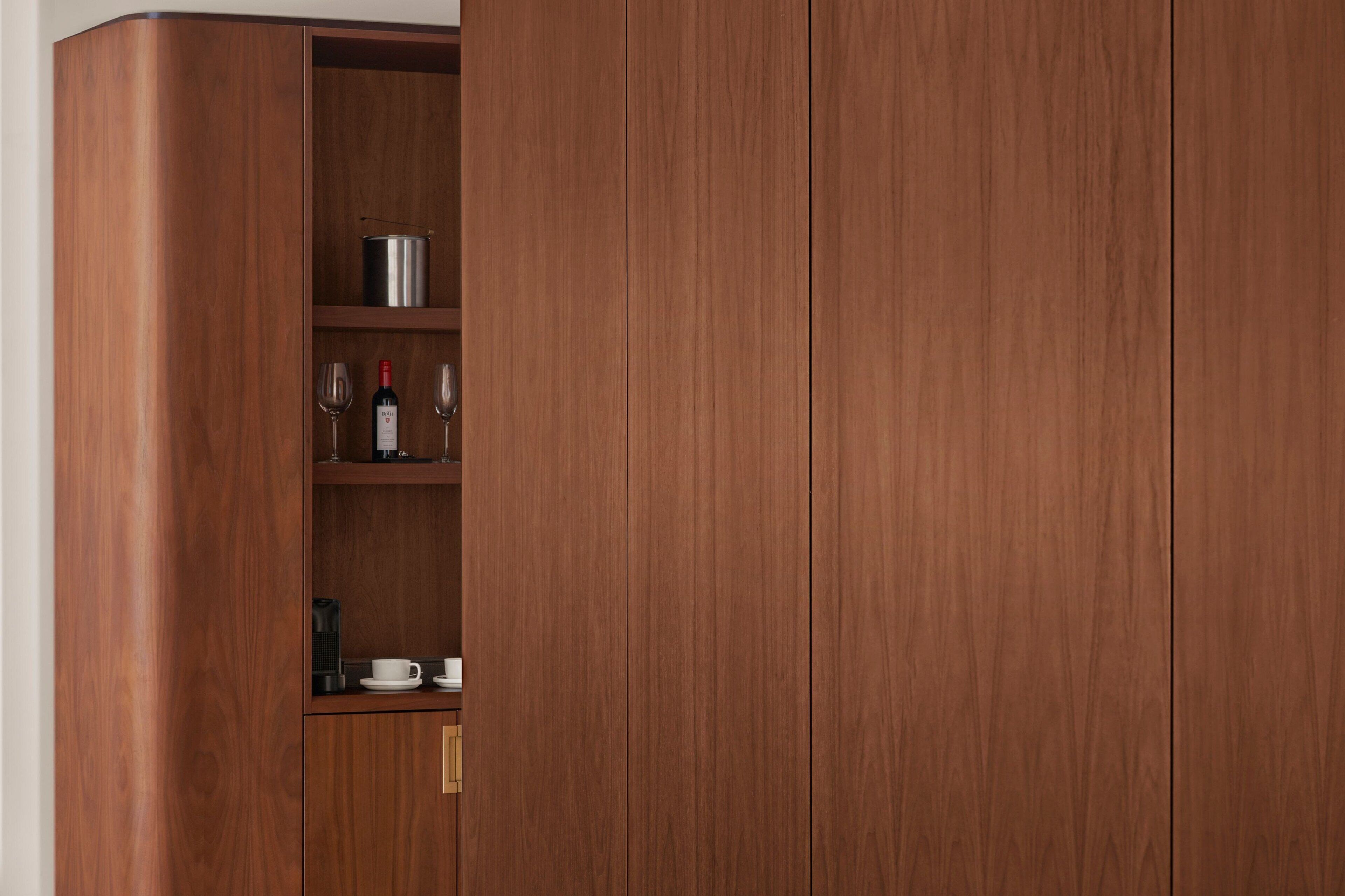 Hochwertige Bettwaren, Daunenbettdecken, Pillowtop-Betten, Minibar