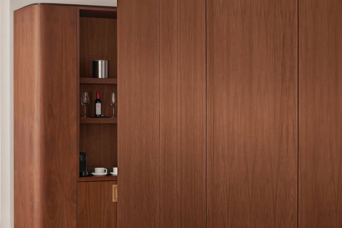 Hochwertige Bettwaren, Daunenbettdecken, Pillowtop-Betten, Minibar