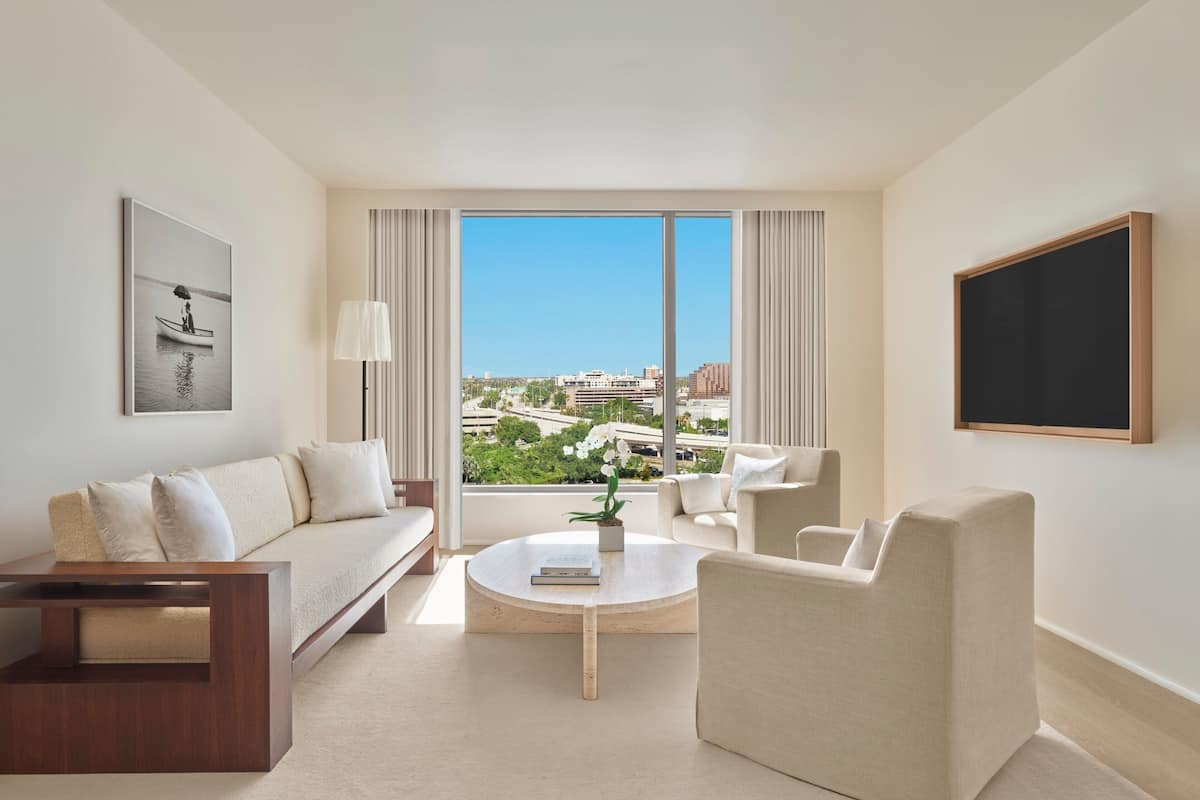 1 bedroom, premium bedding, down comforters, pillowtop beds