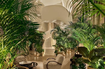 Hotel entrance and lobby at The Tampa EDITION