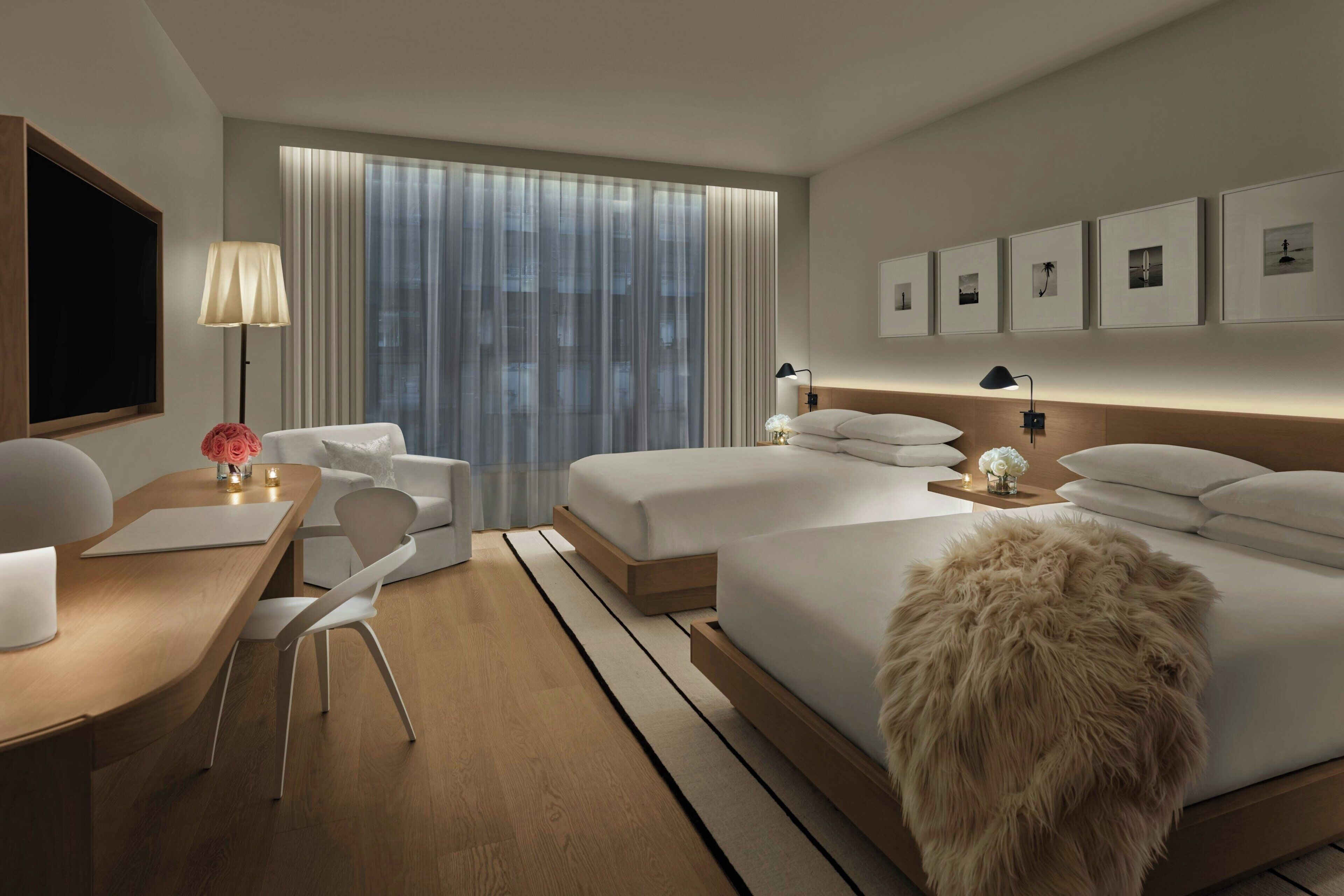 Rom – deluxe, 2 queensize-senger | Sengetøy av topp kvalitet, dundyner, senger med overmadrass og minibar