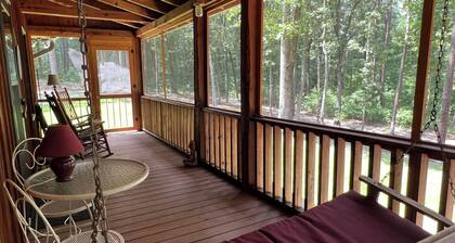 Cozy Cabin in the Woods, near Carolina Horse Park
