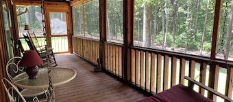 Cozy Cabin in the Woods, near Carolina Horse Park