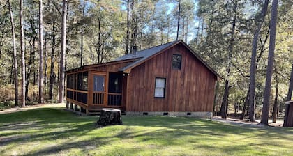 Secluded Cabin in the Woods, near Carolina Horse Park and Valkyrie Sporthorses