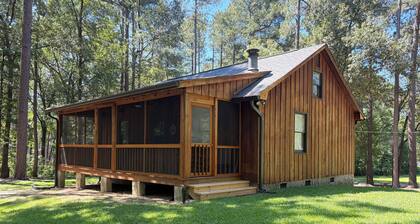 Cozy Cabin in the Woods, near Carolina Horse Park