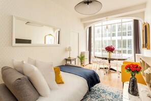 3 Schlafzimmer, Schreibtisch, Bügeleisen/Bügelbrett, Reisekinderbett