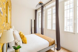 3 Schlafzimmer, Schreibtisch, Bügeleisen/Bügelbrett, Reisekinderbett
