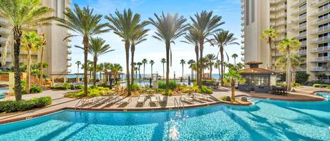 Una piscina cubierta, una piscina climatizada