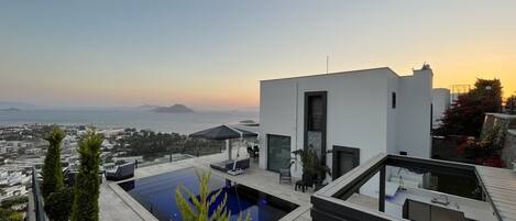 Outdoor pool, a heated pool