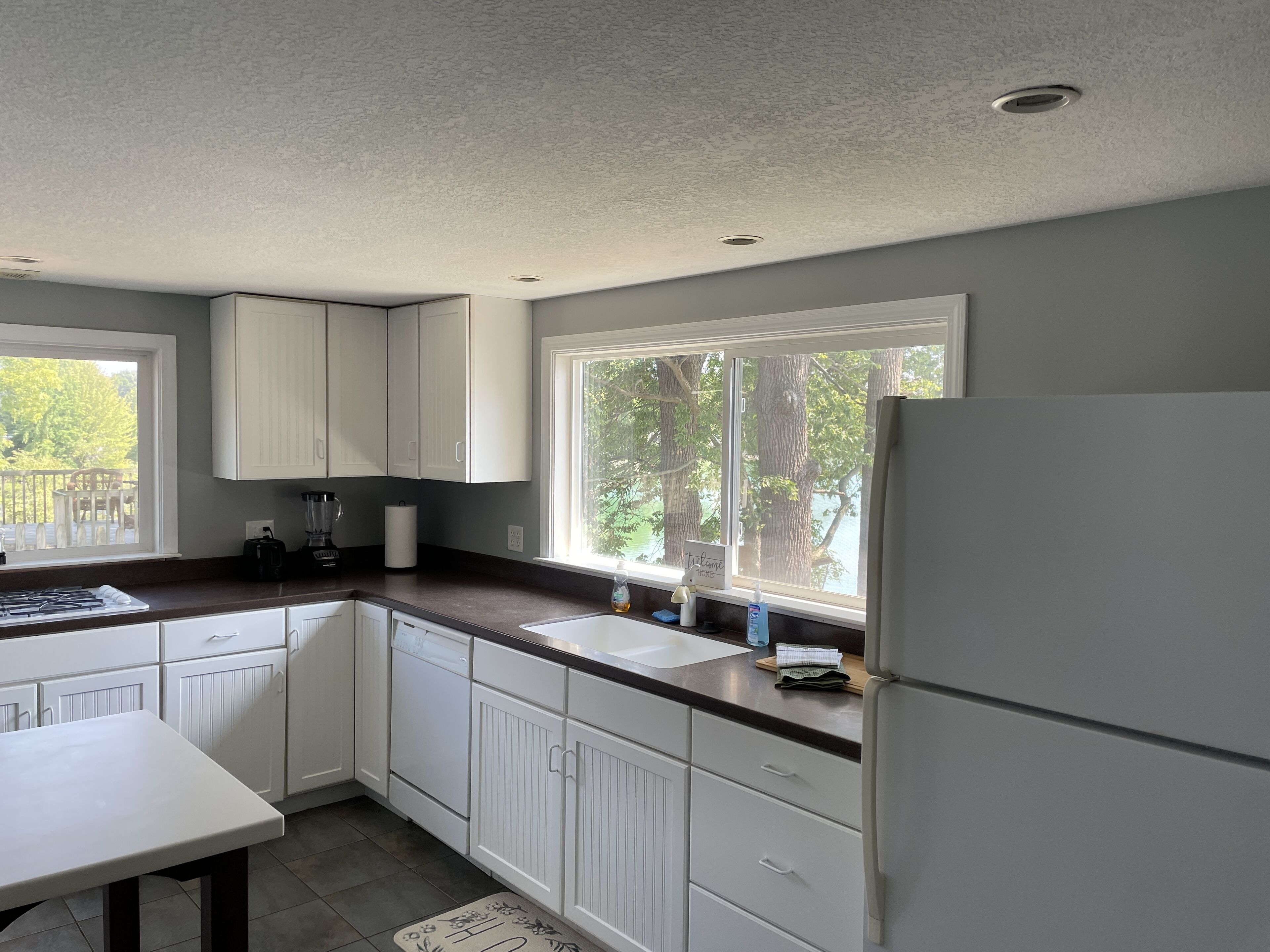 Gorgeous Lakefront Home! Amazing views, outdoor dining and close to Shipshewana.