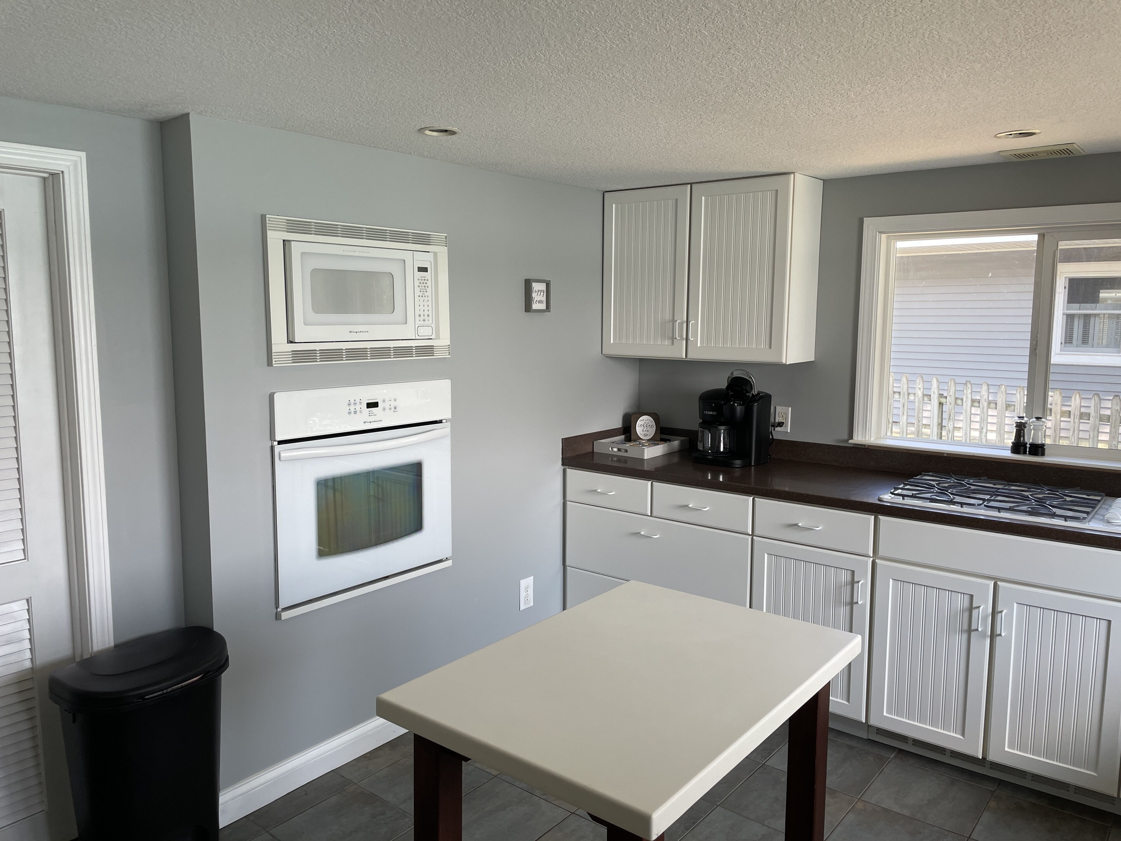 Gorgeous Lakefront Home! Amazing views, outdoor dining and close to Shipshewana.