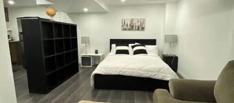 Adorable Quiet & Spacous Private Open Concept Suite