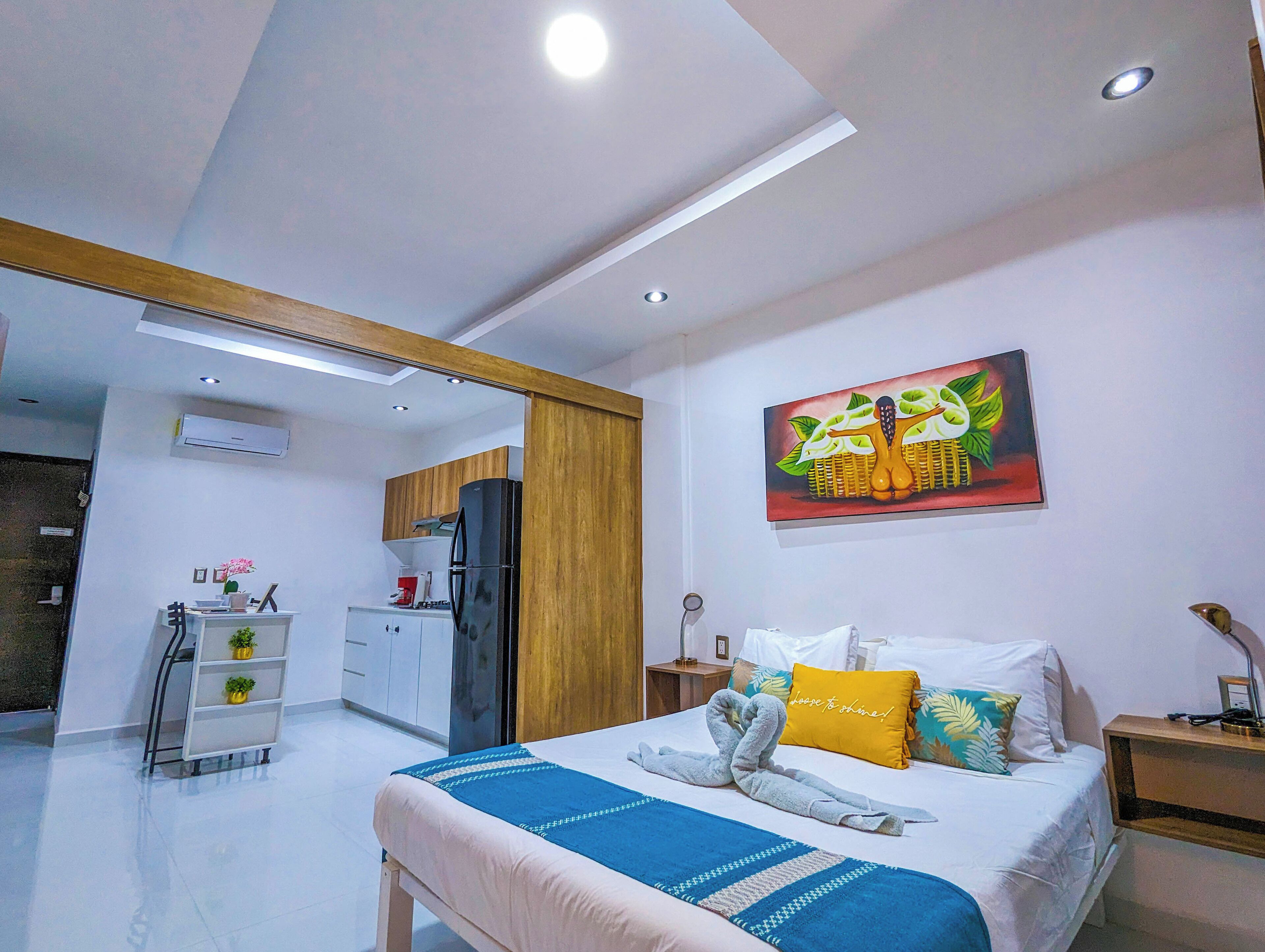 Romantic BEACH Location POOL Gym 550 Mbps WIFI Bikes Scooter You Will Love It!