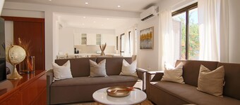 Phaedrus Living City Flat Androcleous