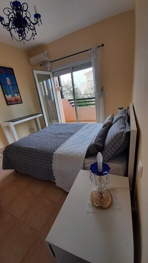 2 bedrooms, desk, iron/ironing board, bed sheets