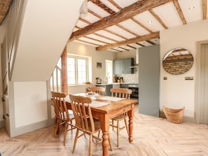 Fridge, dishwasher, electric kettle, toaster - The Stable at Warren House (Market Rasen)