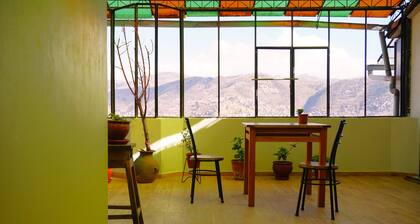 Ruinas: Spacious 2-bedroom apartment in San Blas market area. Big kitchen!