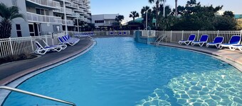 ON THE BEACH. Updated condo & resort! Fall-winter FLEXIBLE cancellations🙌 🙌