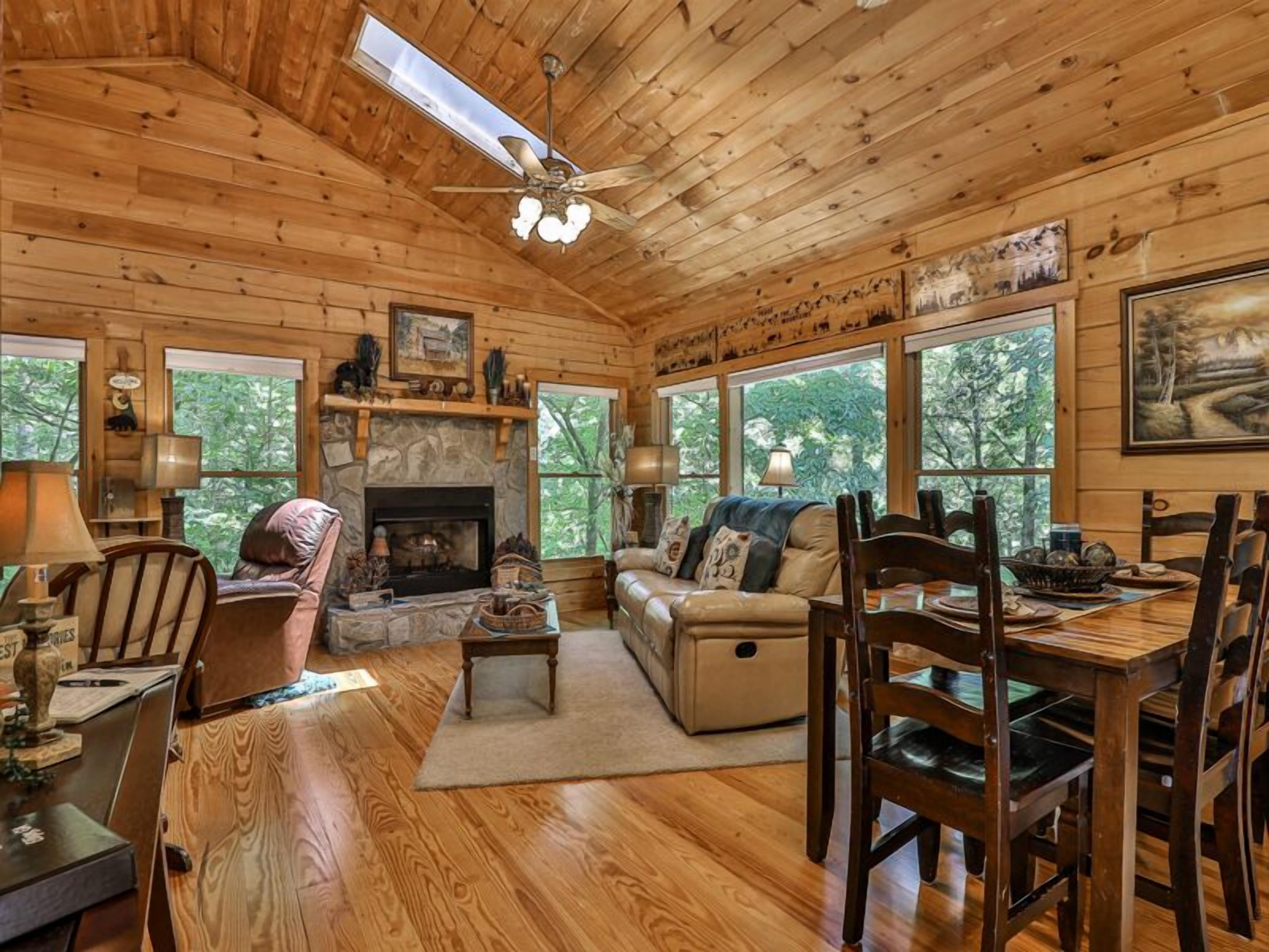 Ridge Creek Cabin - Creek Front, Hot Tub