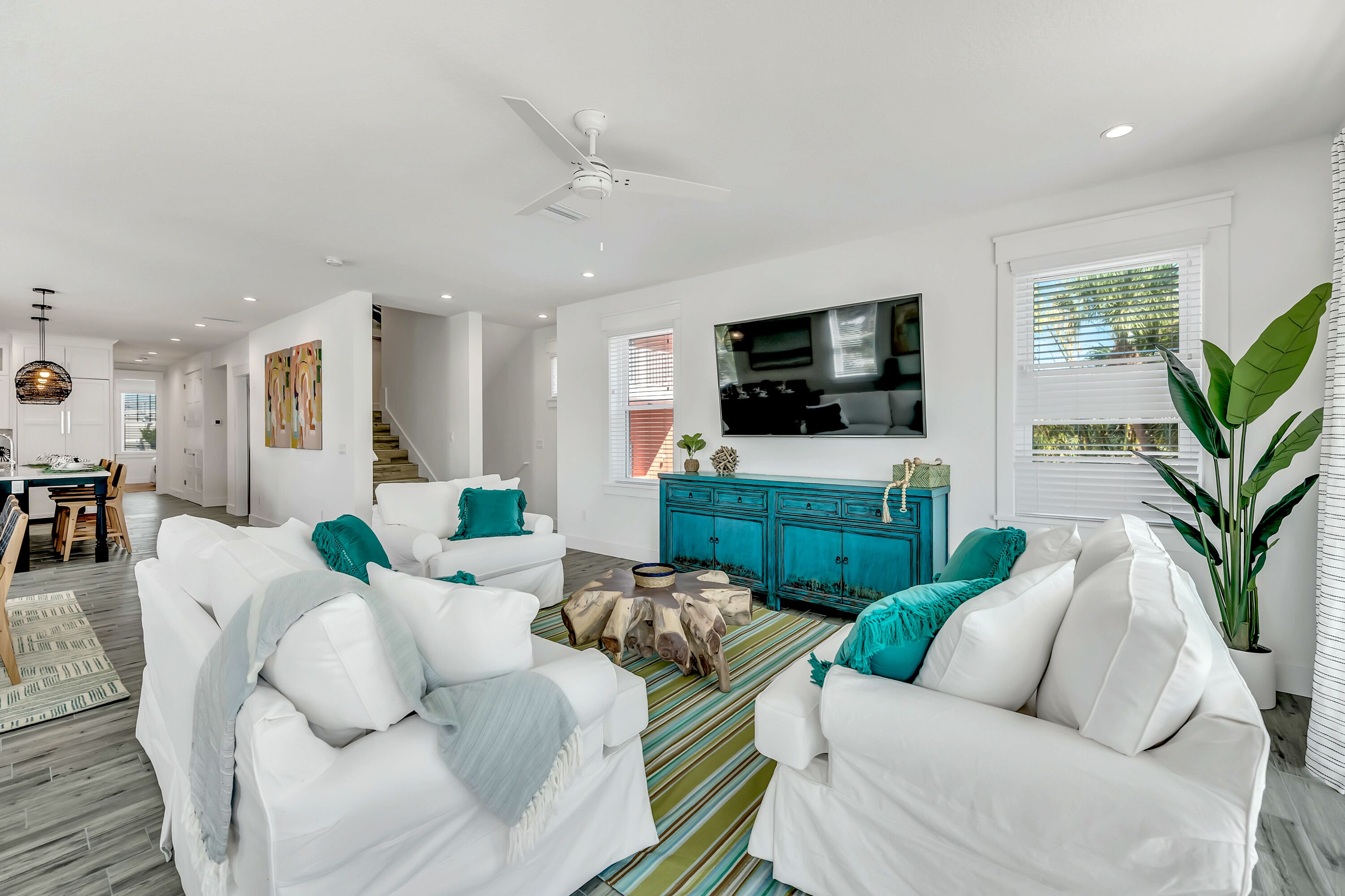 Brand New in Siesta Key Village, Heated Pool/spa, walk to the beach!