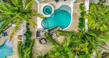 Siesta Key Home, Heated Pool, Spa, near the beach! - Talk To The Sand