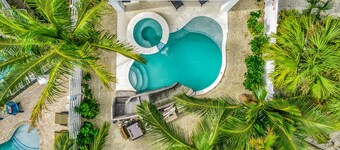 Siesta Key Home, Heated Pool, Spa, near the beach! - Talk To The Sand