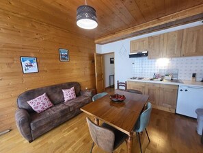 Dining - 300m from ski slopes, Ground floor, balcony, parking, tv, ski locker, 26m², Montgenèvre (Montgenèvre)