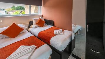 Apartment | 2 bedrooms, iron/ironing board, free WiFi, bed sheets