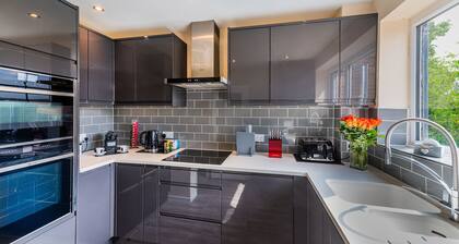Charming 2-bed Apartment in Windsor - Free Parking