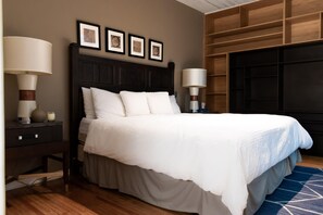 2 habitaciones, escritorio, tabla de planchar con plancha y wifi
