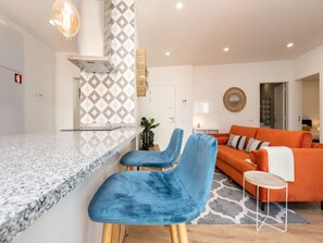 Unclassified image, 4 of 26, button