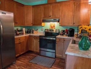 Refrigerador, microondas, horno, placa de cocina