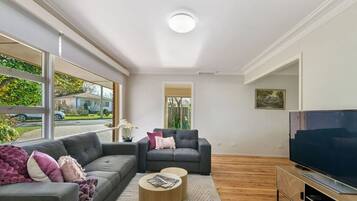 Fernseher, Kamin, Arbeitsbereiche