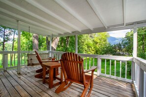 Property grounds - Cozy Rancher w/ Covered Porch, Creekside Charm & Private Hot Tub (Sevierville)
