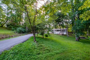 Property grounds - Cozy Rancher w/ Covered Porch, Creekside Charm & Private Hot Tub (Sevierville)