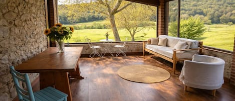 تناول الطعام بالخارج