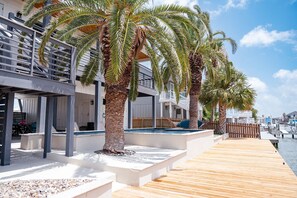 Terrace/patio - EZ Breezy Beach House with Private Pool (Rockport)