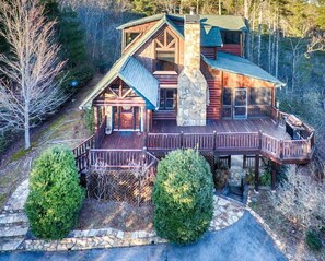Exterior - Sonrise Retreat Beautiful 3 Bedroom 3 Bath plus a loft Sleeps 10... BOOK NOW! (Blue Ridge)