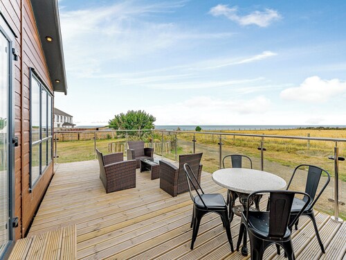 Beautiful lodge with sea views and access straight onto the beach.