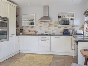 Lava-louças, cadeirão de bebê