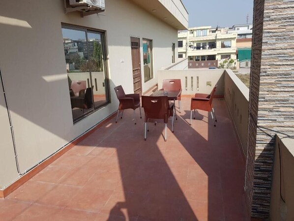Deluxe Double Room | Terrace/patio