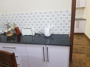 Deluxe Double Room | Shared kitchen | Microwave, freezer