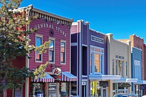 Exterior - Newly renovated 2BD/2BA w/patio - near skiing & shopping - sleeps 6 (Park City)