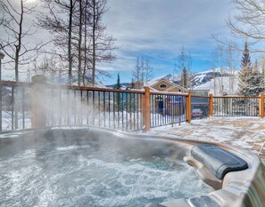 Outdoor spa tub - Walk to Main & Peak 9| Hot Tub, Firepit |Mtn views (Breckenridge)