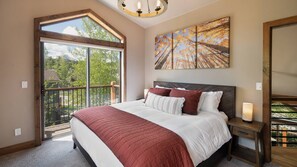 3 bedrooms, desk, iron/ironing board, travel cot - Walk to Main & Peak 9| Hot Tub, Firepit |Mtn views (Breckenridge)