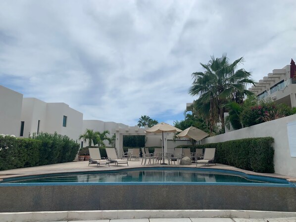 Infinity-pool