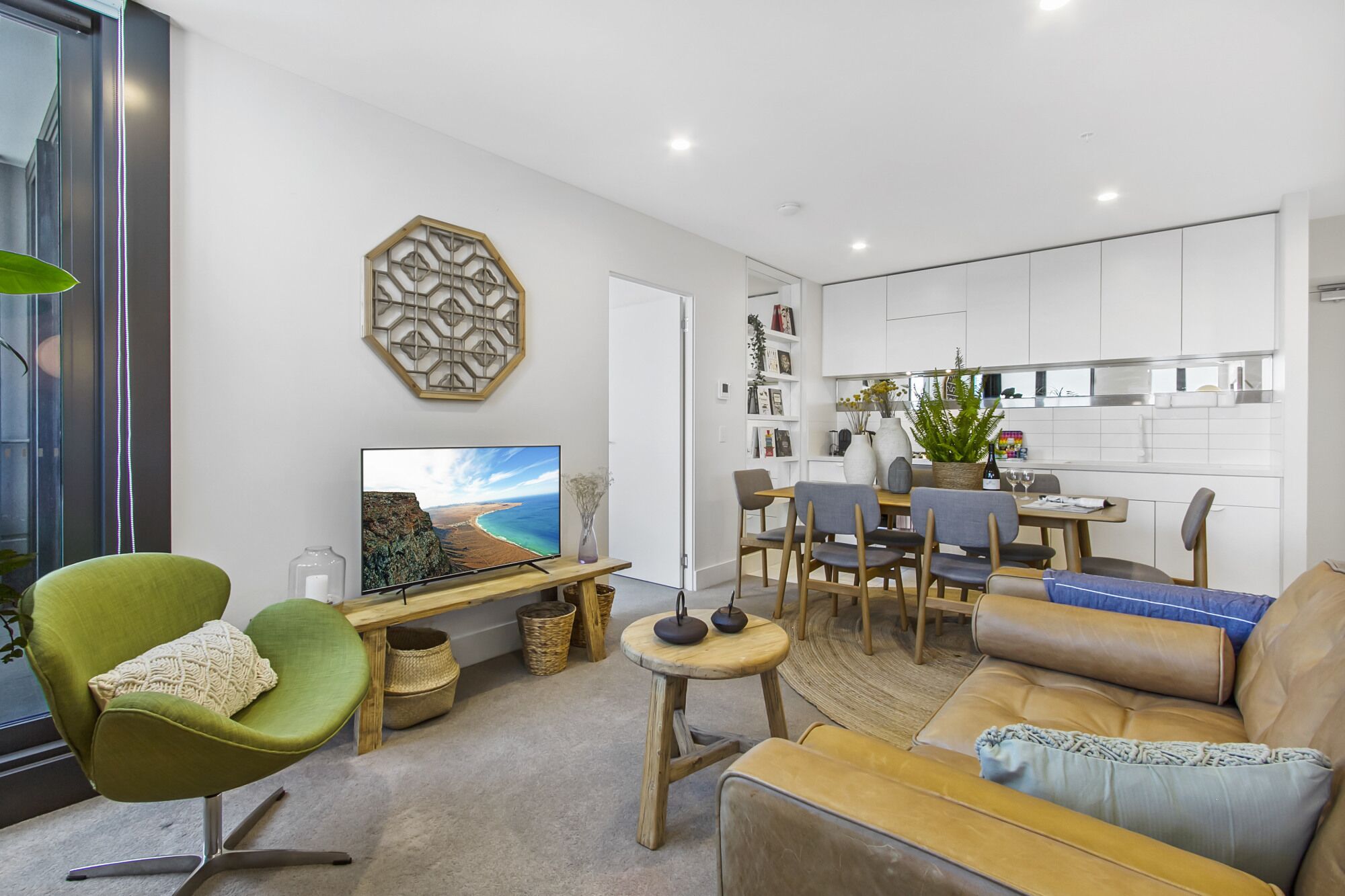 Spacious apartment atop the Melbourne CBD
