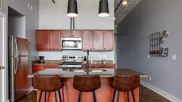 Fridge, microwave, oven, stovetop